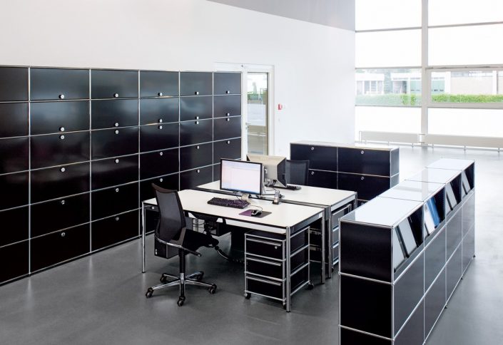 USM komplettes Bürokonzept - Aktenwand, Schreibtisch, Sideboard, Rollcontainer, Aktenaufbewahrung, Stauraum